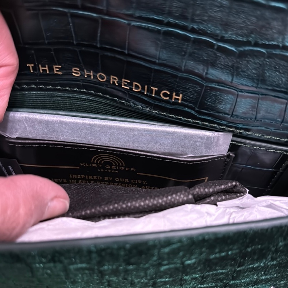 Elegant Green Textured Shoulder Bag - Picture 10 of 11